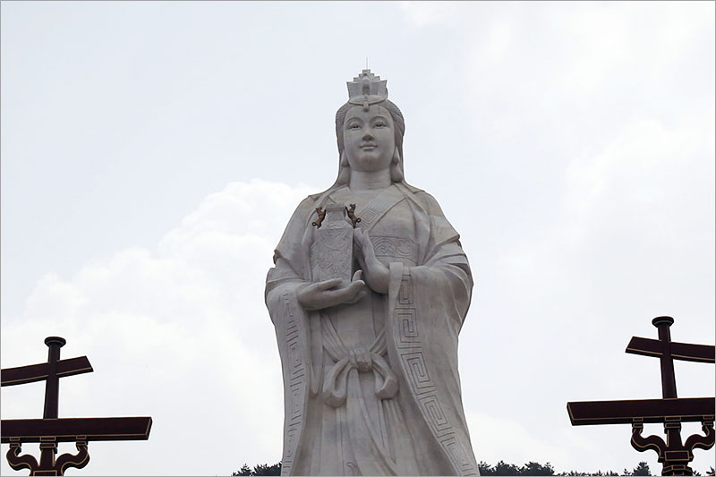 汉白玉石雕-华夏圣母雕塑-01